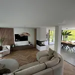 Ferienvilla Modern Family Villa